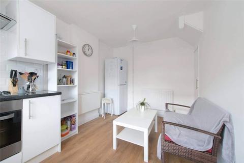 36 Thornbury Close, London, N16 8UX