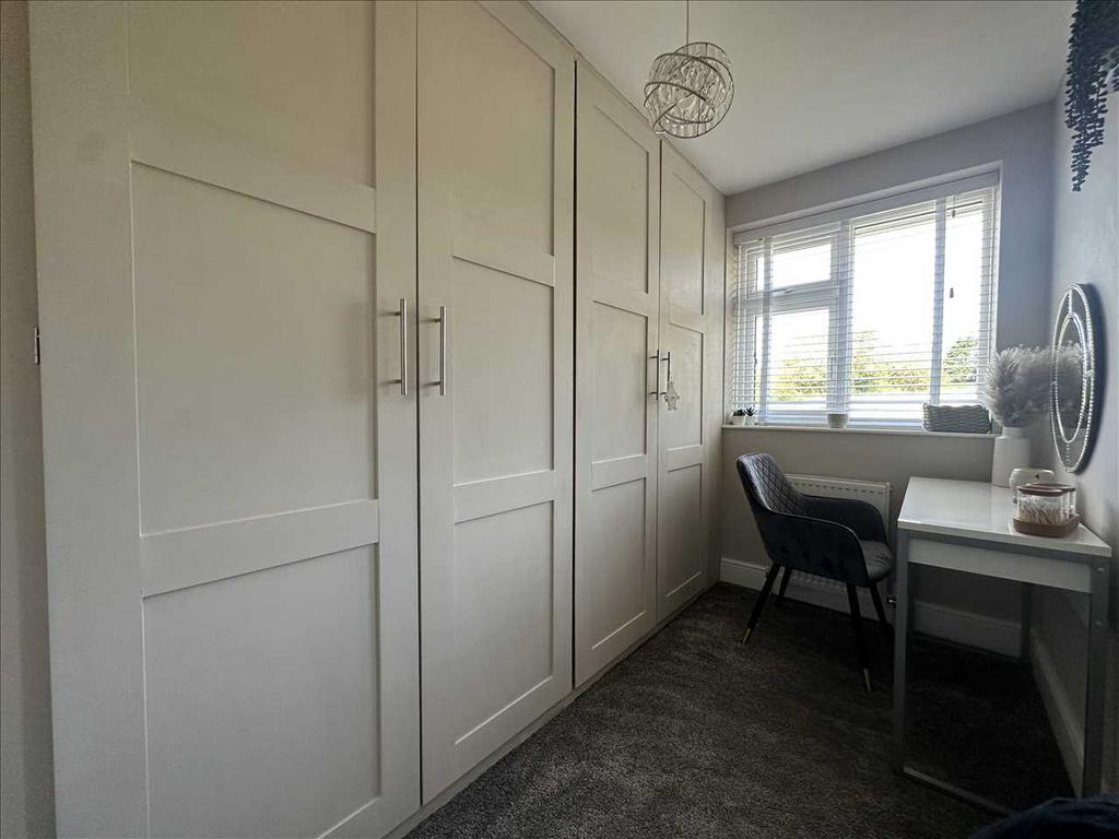 Bedroom (rear)