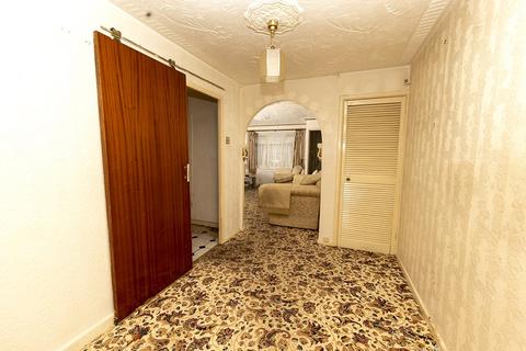 3 bedroom detached house for sale, Westmead Drive, Oldbury, West Midlands, B68