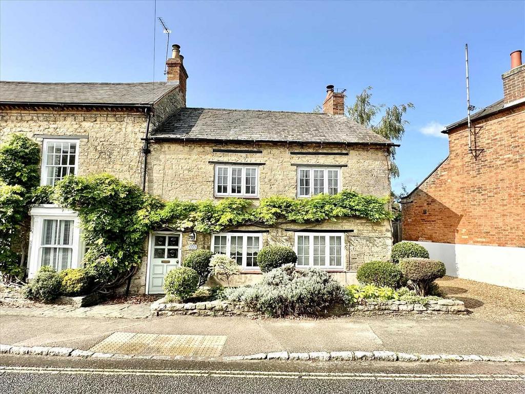 Olney MK46 2 bed semidetached house for sale £325,000