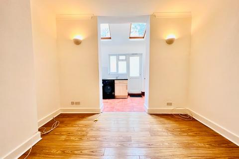 2 bedroom ground floor flat to rent - Vicarage Park, Plumstead, London, SE18 7SX