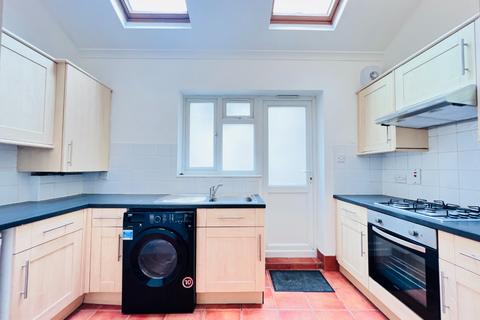 2 bedroom ground floor flat to rent - Vicarage Park, Plumstead, London, SE18 7SX