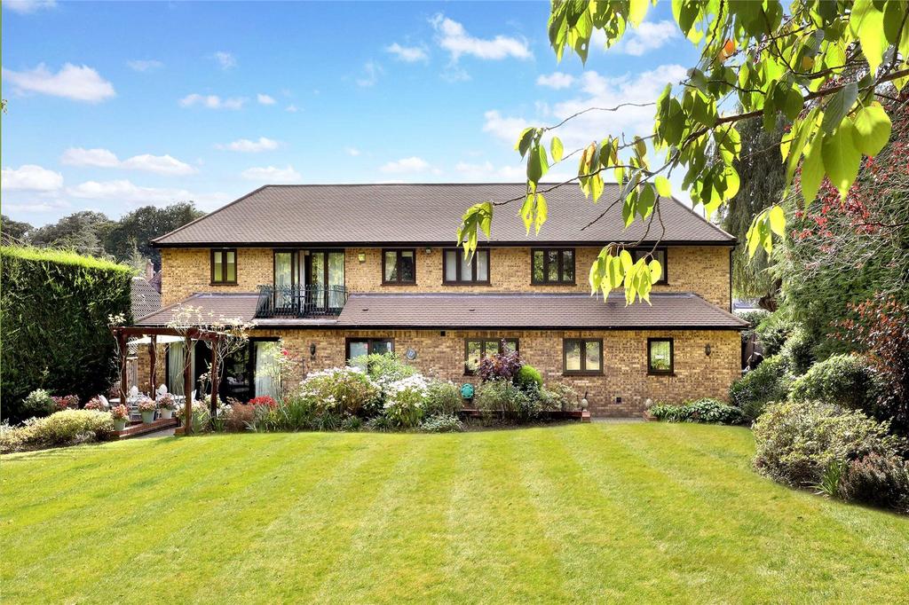 Howards Wood Drive, Gerrards Cross, SL9 5 bed detached house £1,750,000