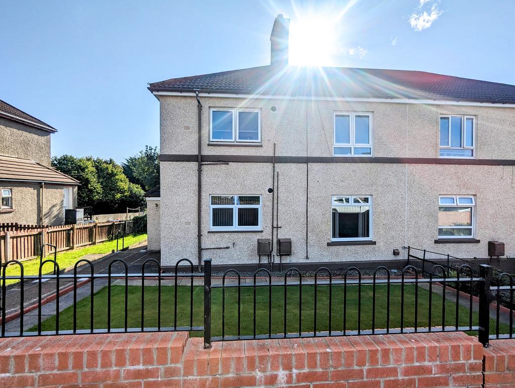 Kinnier Road, Saltcoats KA21 2 bed ground floor flat £54,000