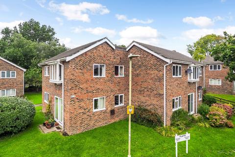 2 bedroom flat for sale, Upper Heyshott, Petersfield, Hampshire