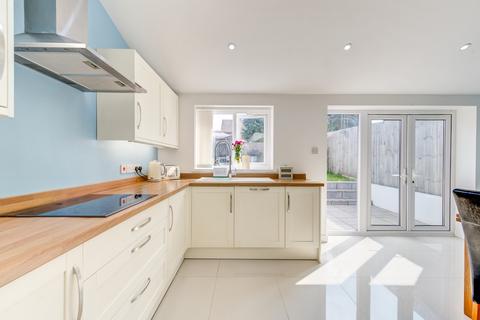 2 bedroom semi-detached house for sale - Llanrumney Avenue, Llanrumney, Cardiff. CF3
