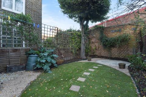 1 bedroom flat for sale - Camborne Road, Southfields