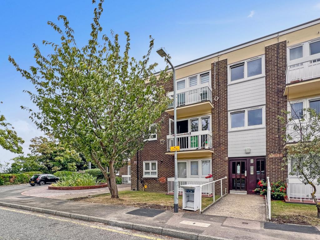 Fountain Walk, Northfleet, Gravesend... 2 bed flat £200,000
