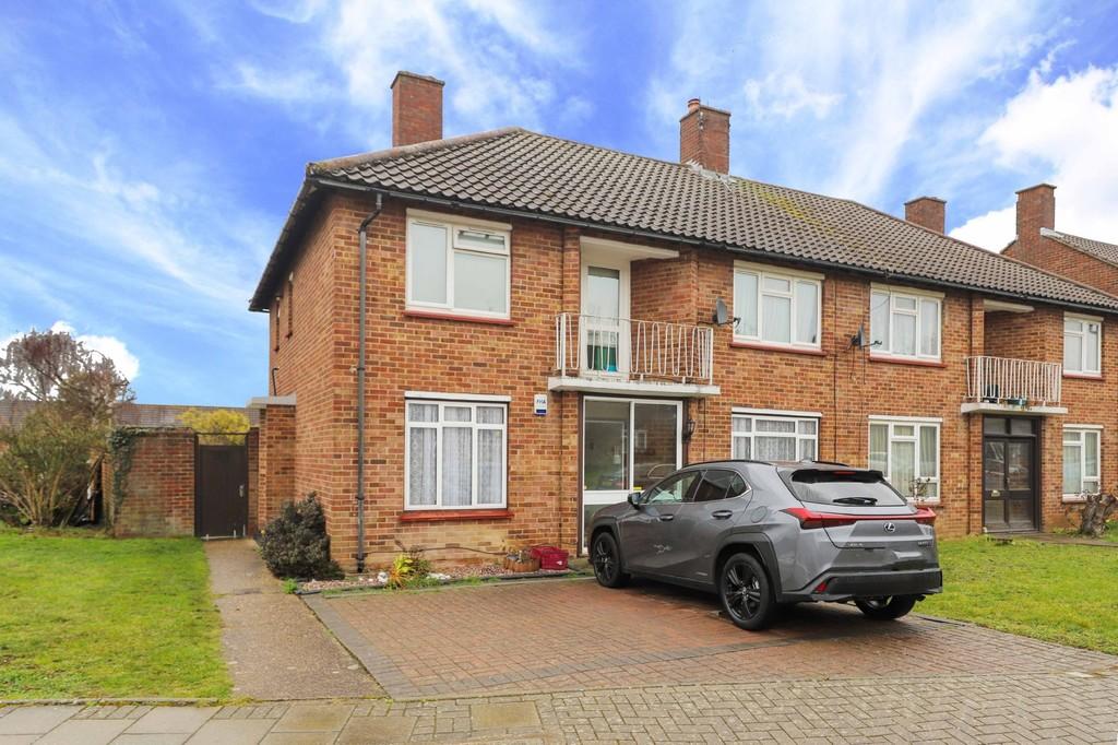 Ellement Close, Pinner HA5 2 bed ground floor for sale £