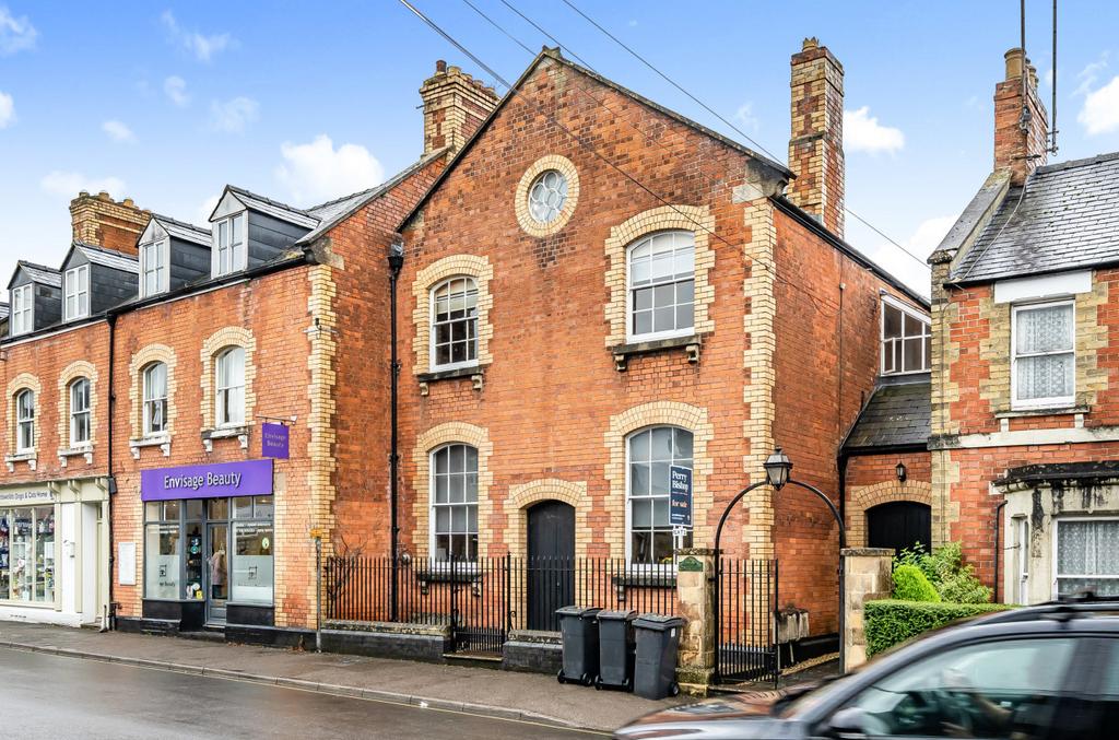 Ashcroft Road, Cirencester, Gloucestershire, GL7 1 bed penthouse for sale £160,000