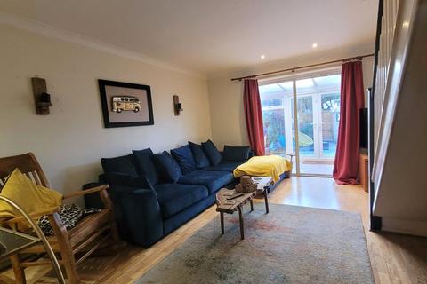 40 Weldon Drive, West Molesey, KT8 2NT