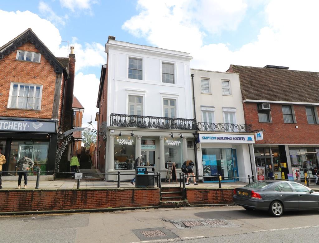 High Street, Dorking 2 bed apartment to rent £1,475 pcm (£340 pw)
