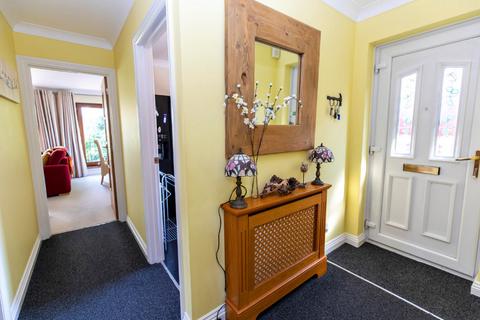 2 bedroom detached bungalow for sale - Ferncroft Gardens, Bournemouth, Dorset