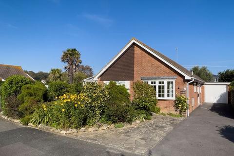 2 bedroom detached bungalow for sale - Stable Field, Elmer Sands