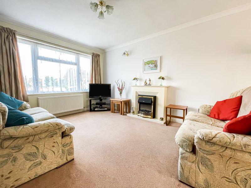 Prestwood Road, Hedge End, SO30 0JL 3 bed semidetached house £325,000