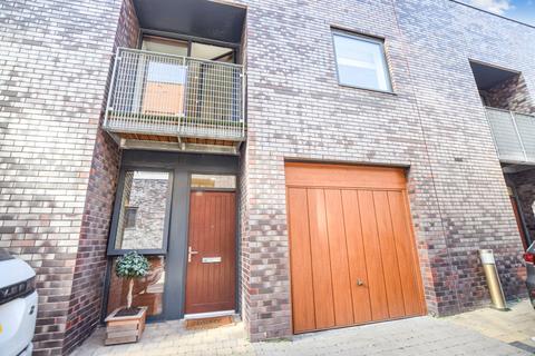 2 bedroom house to rent, The Mews, 2 Advent Way, Manchester, M4