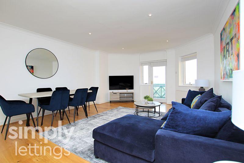 Kingsway, Hove 3 bed flat to rent £2,100 pcm (£485 pw)
