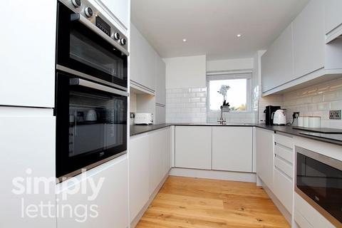 3 bedroom flat to rent, Kingsway, Hove