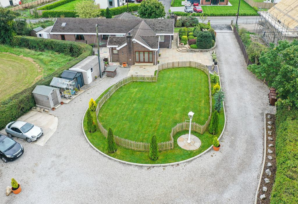 Bartle Lane, Bartle, PRESTON, PR4 0RU 4 bed detached bungalow for sale