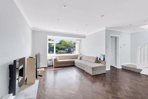 6 Phoenix Drive, Keston, BR2 8HS