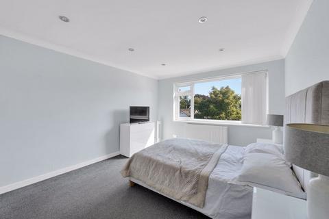 6 Phoenix Drive, Keston, BR2 8HS