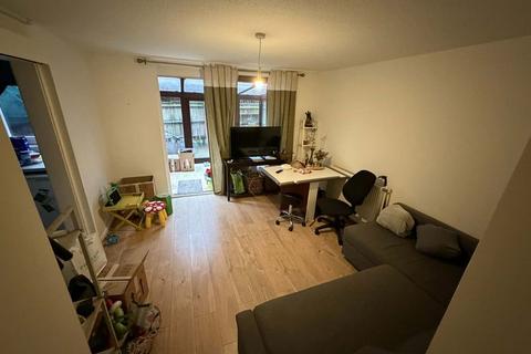 1 bedroom property to rent, One Bed Flat, Mary Datchelor Close, SE5 London