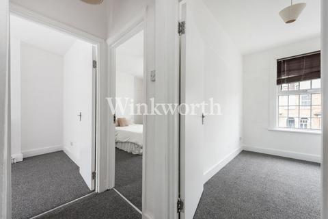 3 bedroom end of terrace house for sale - Highworth Road, London, N11