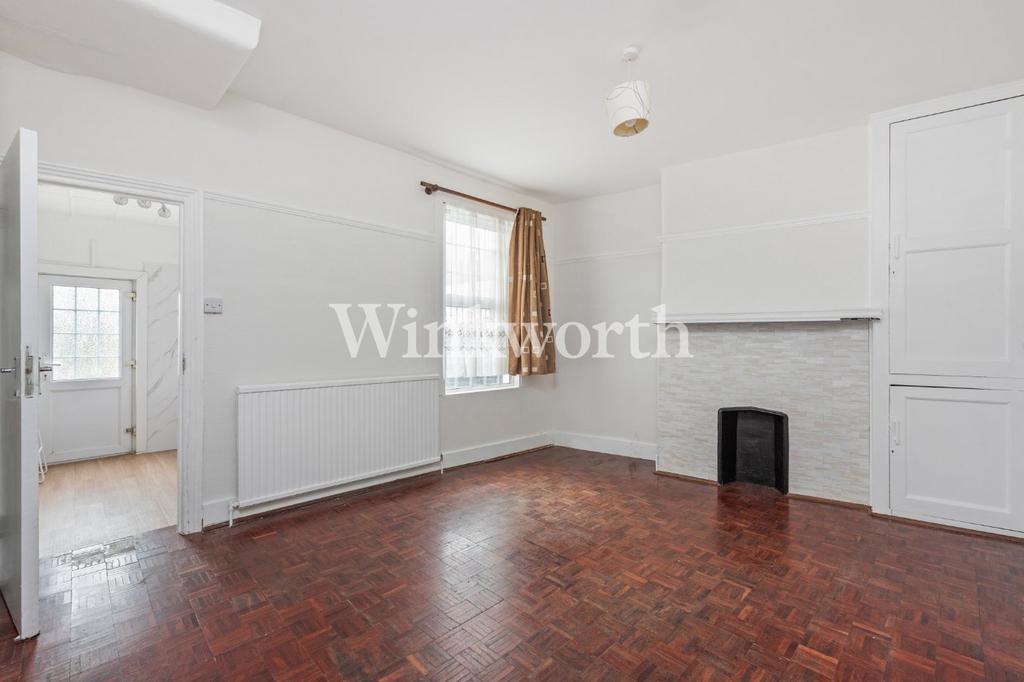 Highworth Road, London, N11 3 bed end of terrace house for sale £650,000