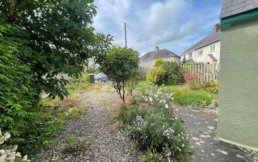 Caeathro, Caernarfon, Gwynedd, LL55 3 bed semidetached house for sale