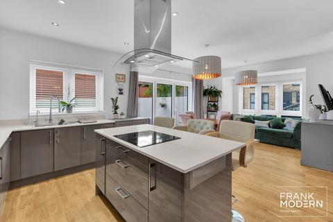 16 Marchment Square, Peterborough, PE3 6QR