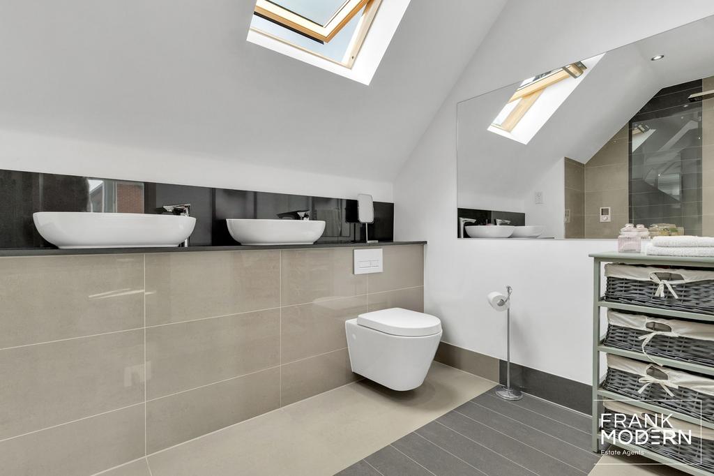 En-Suite (Bedroom One)