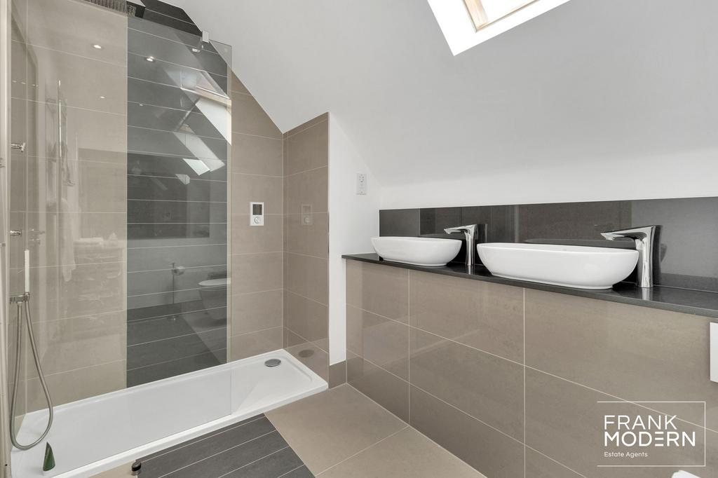 En-Suite (Bedroom One)