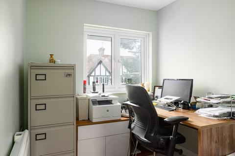 36 Park Drive, London, W3 8NA