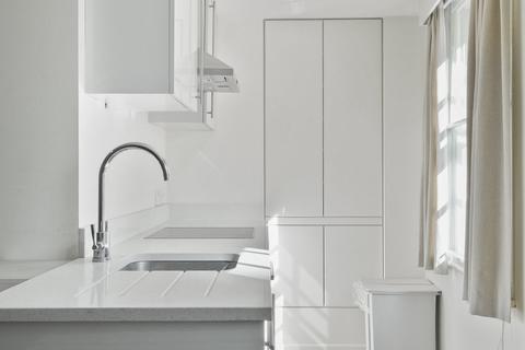 Studio to rent, Fetter Lane, EC4A