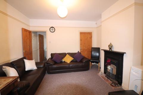 1 bedroom in a house share to rent, Avenue Road - D