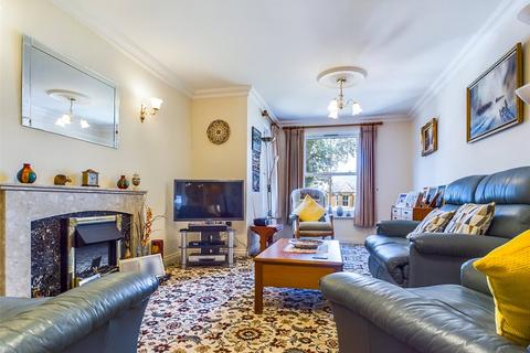 2 bedroom apartment for sale, Lymington Road, Highcliffe, Christchurch, Dorset, BH23