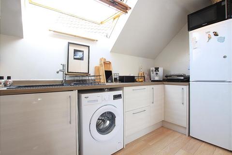 71 Avondale Gardens, Hounslow, TW4 5EU