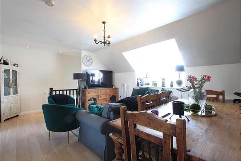 71 Avondale Gardens, Hounslow, TW4 5EU
