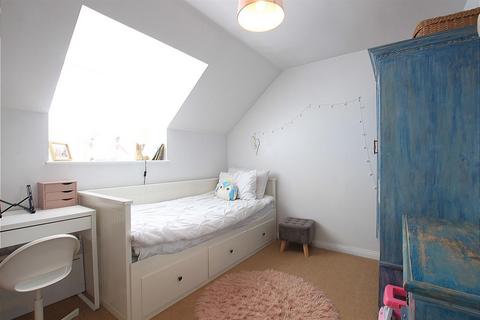 71 Avondale Gardens, Hounslow, TW4 5EU