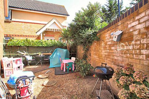 71 Avondale Gardens, Hounslow, TW4 5EU