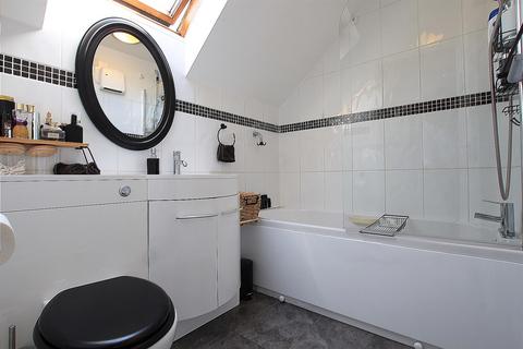 71 Avondale Gardens, Hounslow, TW4 5EU
