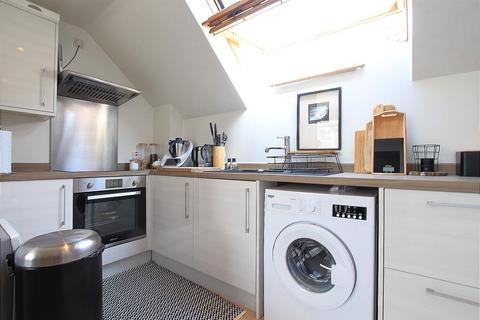 71 Avondale Gardens, Hounslow, TW4 5EU