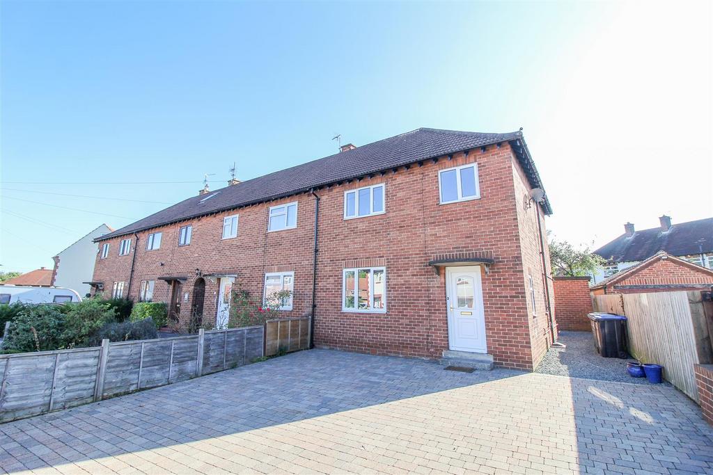 Holmefield Crescent, Ripon 3 bed end of terrace house for sale £260,000