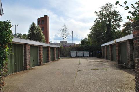 1 Rectory Green, Beckenham, BR3 4HX