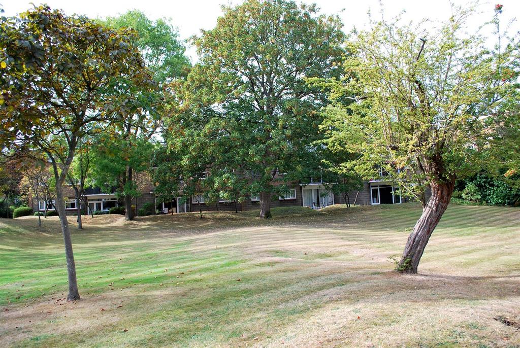 Rear Exterior/Communal Garden