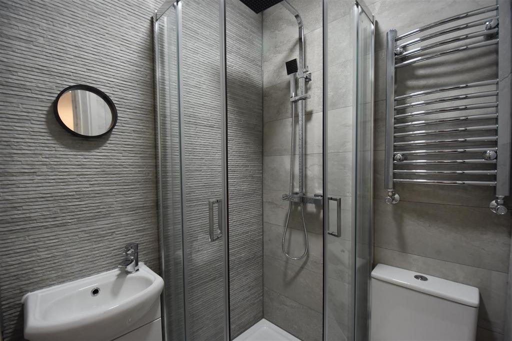 En-Suite 2.JPG