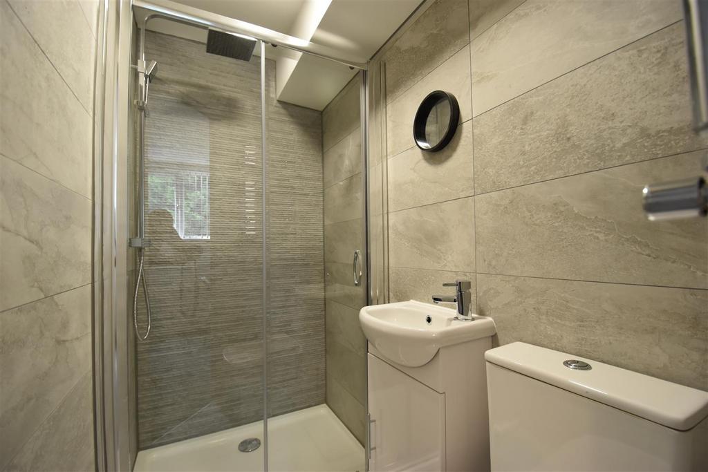 En-Suite 4.JPG