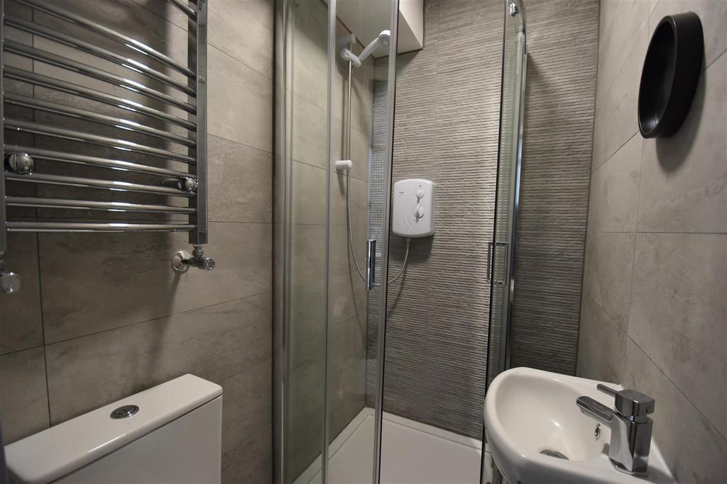 En-Suite 1.JPG