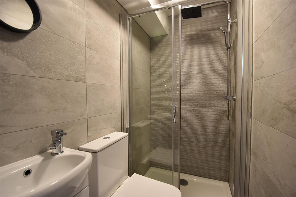 En-Suite 3.JPG