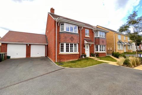 5 bedroom detached house for sale - Cozens Grove, Swindon SN6